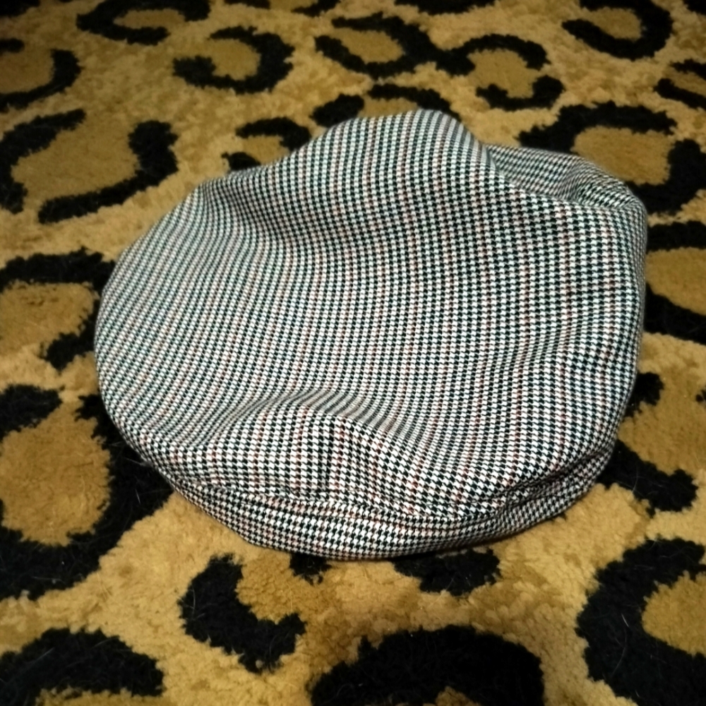 Vintage Classic Black and White CASSIDY CAPS Houndstooth Flat Cap. Size S.